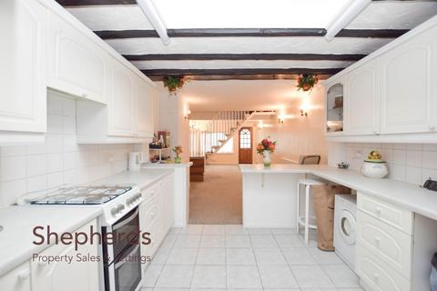 2 bedroom end of terrace house to rent, Albury Grove Road, Cheshunt EN8