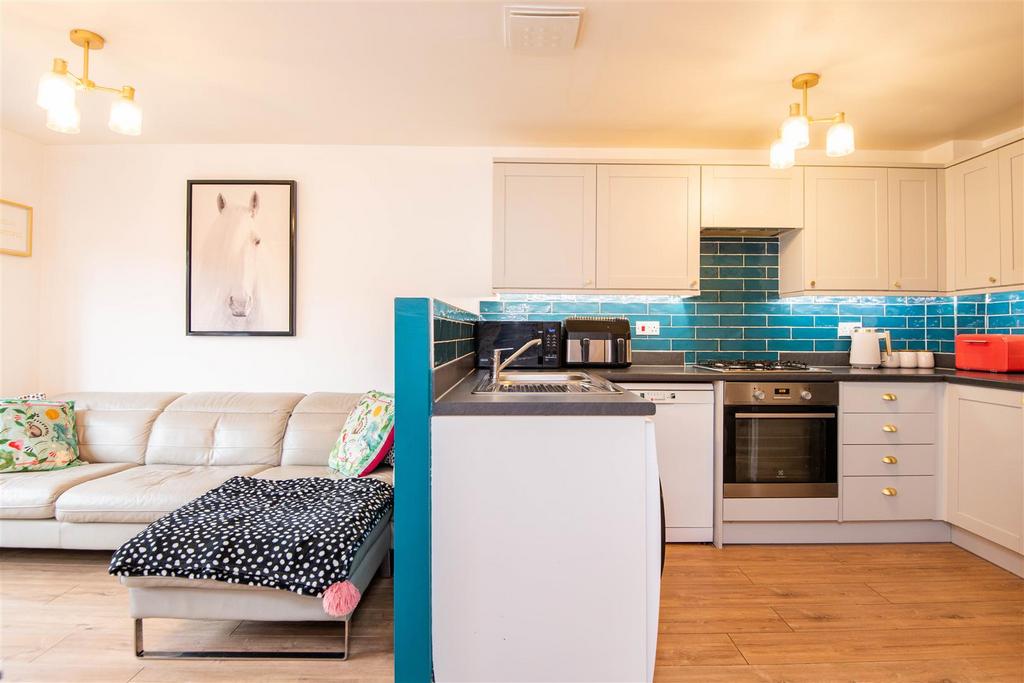 Kitchen / Lounge