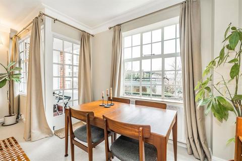3 bedroom flat for sale, Chelsea Manor Gardens, London SW3