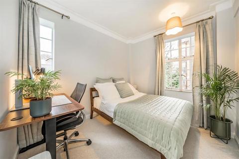 3 bedroom flat for sale, Chelsea Manor Gardens, London SW3