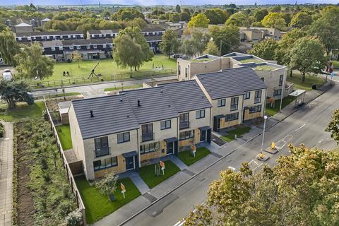 Northfield Avenue, Cambridge CB4