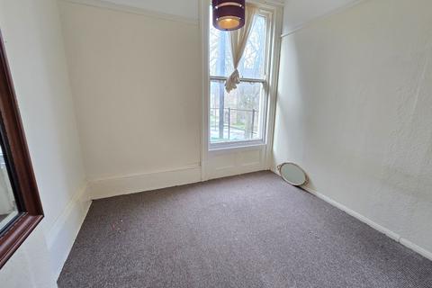 2 bedroom flat to rent, Flat 2, 26 Ramshill Road, Scarborough