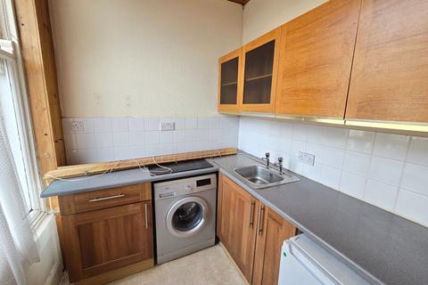 2 bedroom flat to rent, Flat 2, 26 Ramshill Road, Scarborough