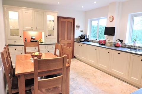 4 bedroom detached house for sale, Clos Llwynallt, Pontardawe SA8