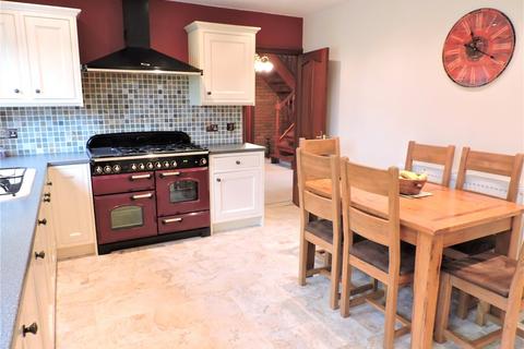 4 bedroom detached house for sale, Clos Llwynallt, Pontardawe SA8