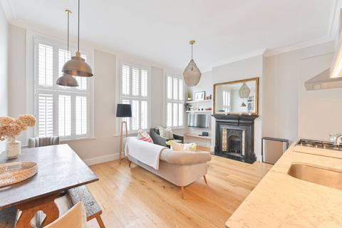 2 bedroom flat to rent, Barnard Mews, Clapham Junction, London, SW11