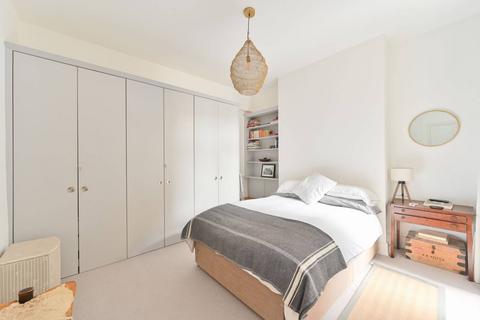 2 bedroom flat to rent, Barnard Mews, Clapham Junction, London, SW11