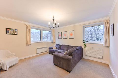 2 bedroom flat to rent, Parkgate Road, Battersea Park, London, SW11