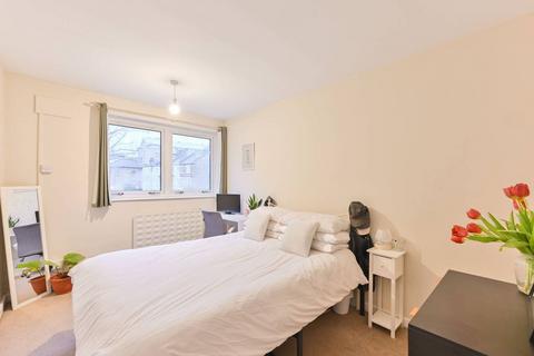 2 bedroom flat to rent, Parkgate Road, Battersea Park, London, SW11