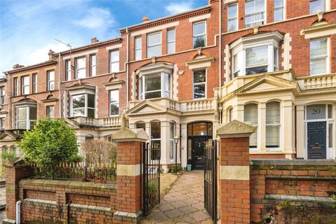 St. James Gardens, Swansea SA1
