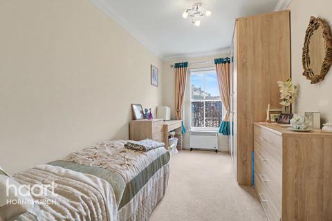 2 bedroom retirement property for sale, Hornchurch Road, HORNCHURCH