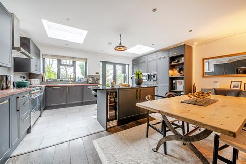 4 bedroom semi-detached house for sale, Manor Drive, London