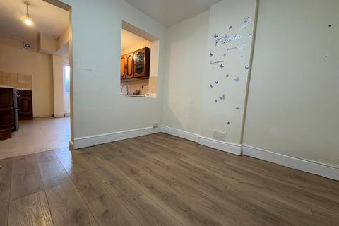 2 bedroom terraced house to rent, Alfred Street, Boston