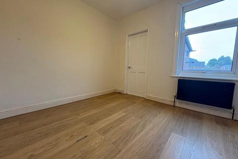 2 bedroom terraced house to rent, Alfred Street, Boston