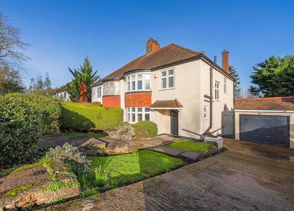 Detached house exterior, driveway, garage