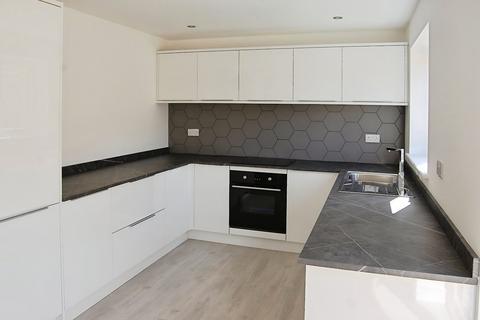 4 bedroom terraced house to rent, Lillands Lane, West Yorkshire HD6