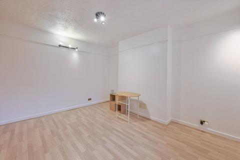 Studio to rent, Dukes House, Westminster, London, SW1P