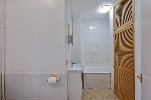 Studio to rent, Dukes House, Westminster, London, SW1P
