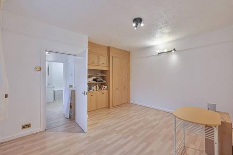 Studio to rent, Dukes House, Westminster, London, SW1P