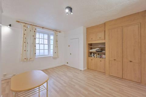 Studio to rent, Dukes House, Westminster, London, SW1P