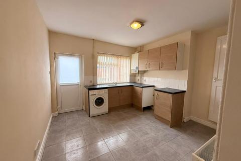 2 bedroom terraced house to rent, Halesowen Road, Cradley Heath B64