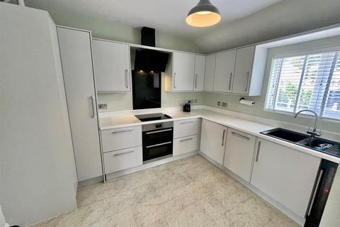 3 bedroom semi-detached house for sale, Arundel Road, Peterborough