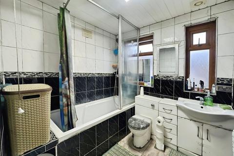 5 bedroom terraced house for sale, Caistor Park Road, London E15