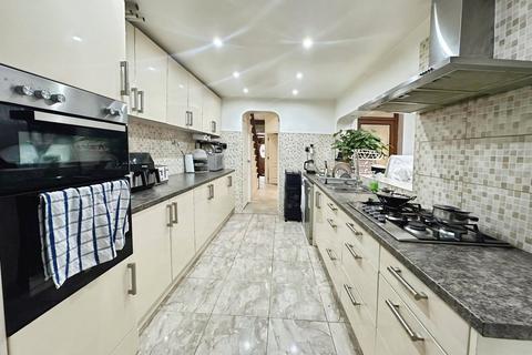 5 bedroom terraced house for sale, Caistor Park Road, London E15
