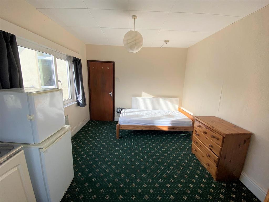 Room c 2.jpg