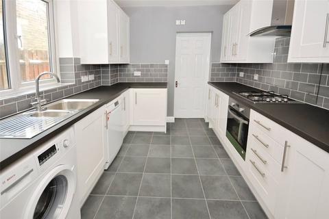 3 bedroom terraced house to rent, Shieldhall Street, London SE2