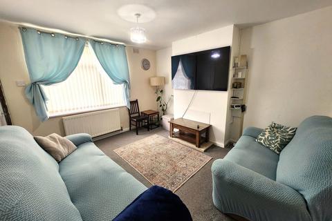 3 bedroom semi-detached house to rent, Albrighton Road, Halesowen B63