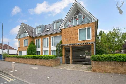 1 bedroom apartment for sale, Valley Lodge, Valley Hill, Loughton