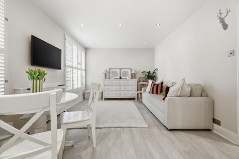 1 bedroom apartment for sale, Valley Lodge, Valley Hill, Loughton