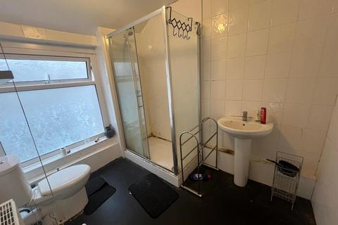 4 bedroom house share for sale, Beach Street, Sandfields, Swansea