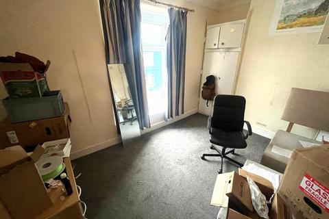 4 bedroom house share for sale, Beach Street, Sandfields, Swansea