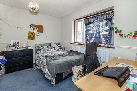 4 bedroom semi-detached house to rent, Elmbank Avenue, Egham TW20