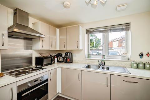 2 bedroom ground floor flat for sale, Bicester Road, AYLESBURY