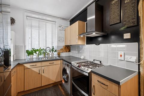 2 bedroom flat for sale, Vauxhall Street, London