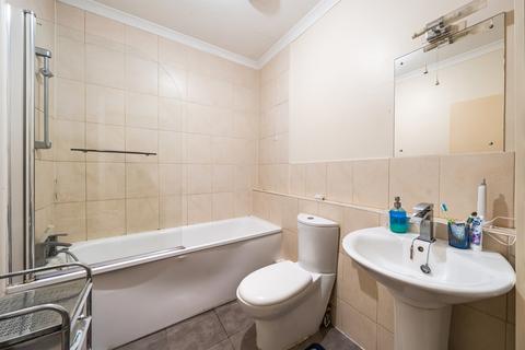 1 bedroom flat for sale, St. Georges Road, London