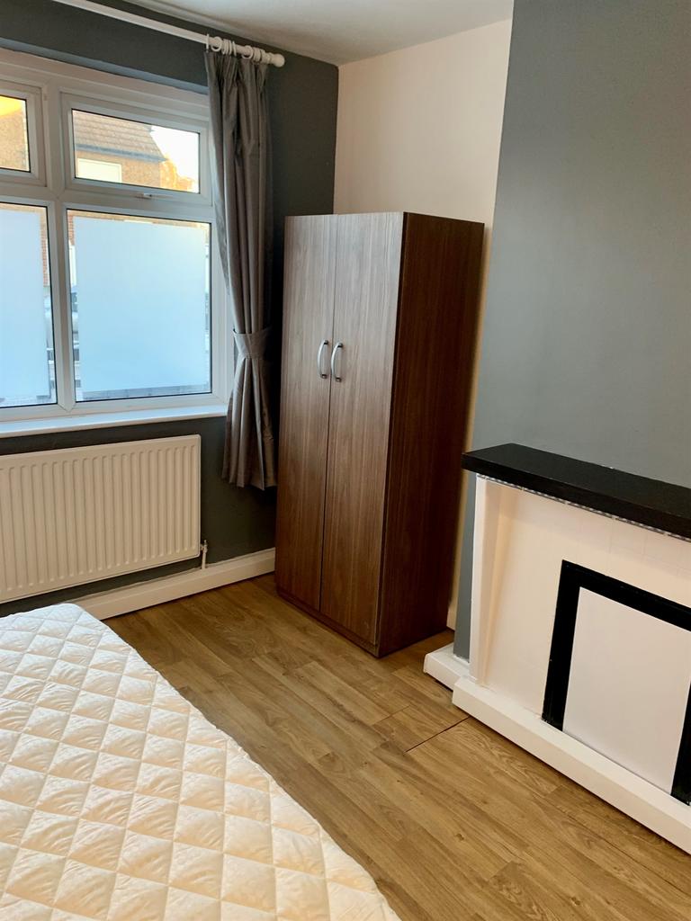 Bedroom, fireplace