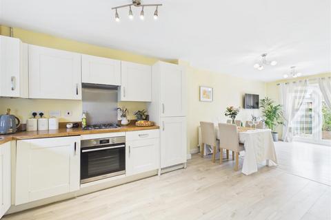 3 bedroom semi-detached house for sale, East Close, Rugby CV22