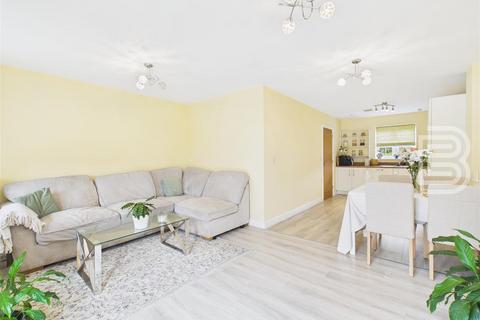 3 bedroom semi-detached house for sale, East Close, Rugby CV22