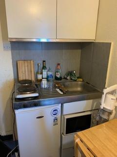 Studio to rent, High Road, Whetstone N20