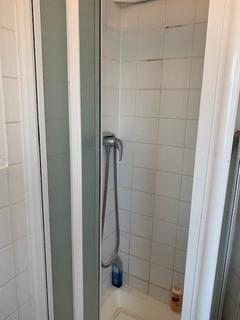 Studio to rent, High Road, Whetstone N20