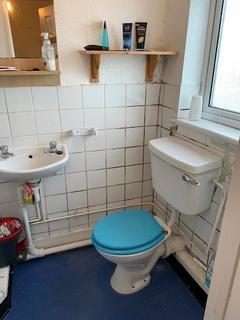 Studio to rent, High Road, Whetstone N20