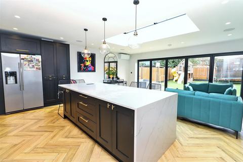 3 bedroom semi-detached house for sale, Thornbury Gardens, Borehamwood