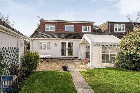 3 bedroom semi-detached house for sale, Willow Close, Mytchett GU16
