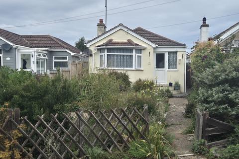 2 bedroom detached bungalow for sale, Dovedale Gardens, Holland-On-Sea, Clacton-On-Sea