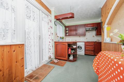 2 bedroom detached bungalow for sale, Dovedale Gardens, Holland-On-Sea, Clacton-On-Sea