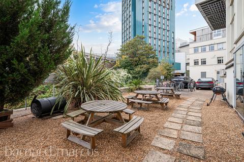 1 bedroom apartment for sale, Garratt Lane, London